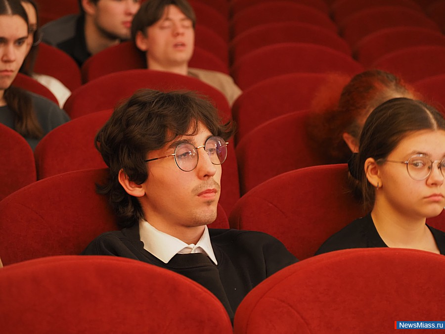 ��������� "����" ������ �������� ������ � ����������� ���������. �������� ����������� ��������� � ���������� �� ������, ���������� � ������������� ����������� ���� ���������� ������ - ������, ������� � ���������