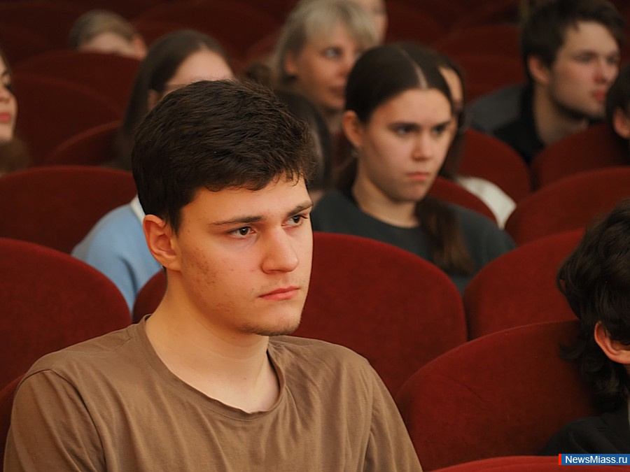 ��������� "����" ������ �������� ������ � ����������� ���������. �������� ����������� ��������� � ���������� �� ������, ���������� � ������������� ����������� ���� ���������� ������ - ������, ������� � ���������