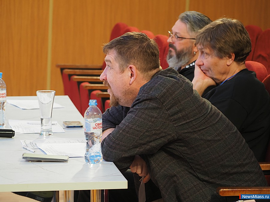 ��������� "����" ������ �������� ������ � ����������� ���������. �������� ����������� ��������� � ���������� �� ������, ���������� � ������������� ����������� ���� ���������� ������ - ������, ������� � ���������