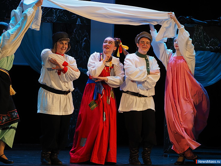 ��������� "����" ������ �������� ������ � ����������� ���������. �������� ����������� ��������� � ���������� �� ������, ���������� � ������������� ����������� ���� ���������� ������ - ������, ������� � ���������