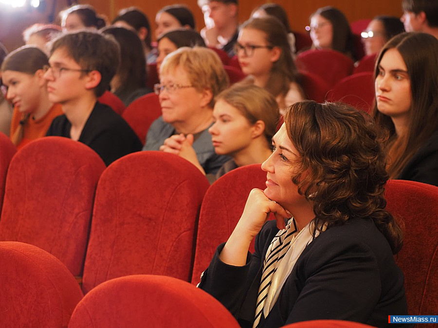 ��������� "����" ������ �������� ������ � ����������� ���������. �������� ����������� ��������� � ���������� �� ������, ���������� � ������������� ����������� ���� ���������� ������ - ������, ������� � ���������