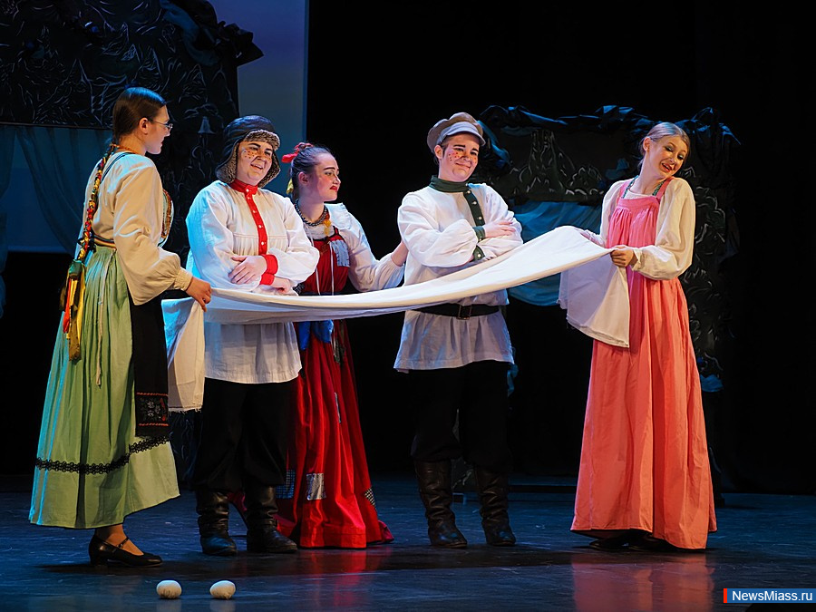 ��������� "����" ������ �������� ������ � ����������� ���������. �������� ����������� ��������� � ���������� �� ������, ���������� � ������������� ����������� ���� ���������� ������ - ������, ������� � ���������