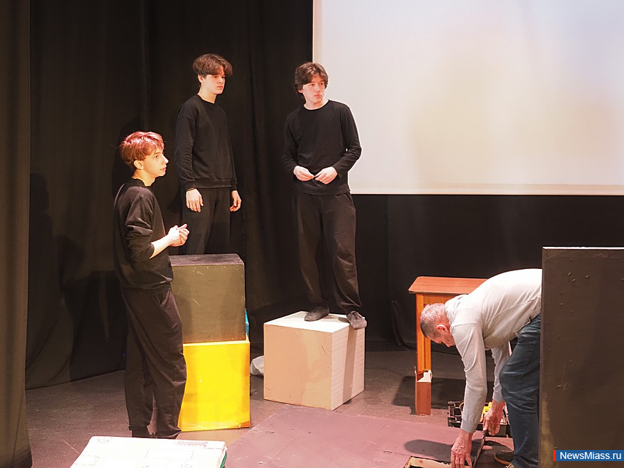 ��������� "����" ������ �������� ������ � ����������� ���������. �������� ����������� ��������� � ���������� �� ������, ���������� � ������������� ����������� ���� ���������� ������ - ������, ������� � ���������