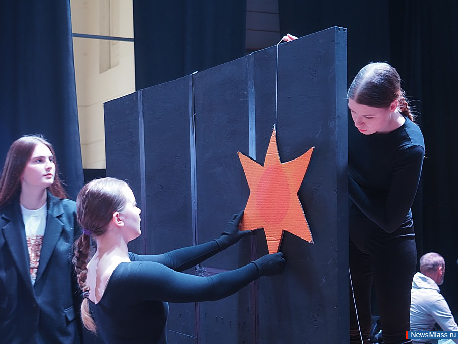 ��������� "����" ������ �������� ������ � ����������� ���������. �������� ����������� ��������� � ���������� �� ������, ���������� � ������������� ����������� ���� ���������� ������ - ������, ������� � ���������