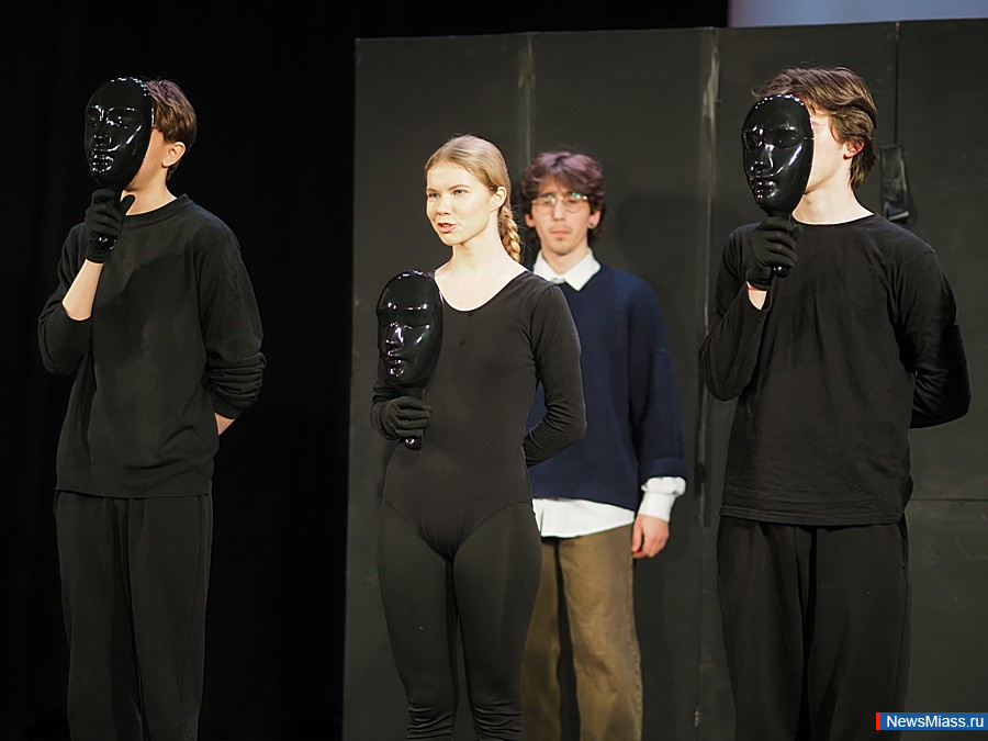 ��������� "����" ������ �������� ������ � ����������� ���������. �������� ����������� ��������� � ���������� �� ������, ���������� � ������������� ����������� ���� ���������� ������ - ������, ������� � ���������