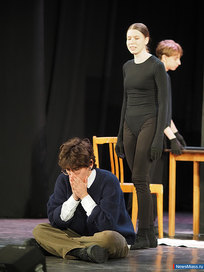 ��������� "����" ������ �������� ������ � ����������� ���������. �������� ����������� ��������� � ���������� �� ������, ���������� � ������������� ����������� ���� ���������� ������ - ������, ������� � ���������