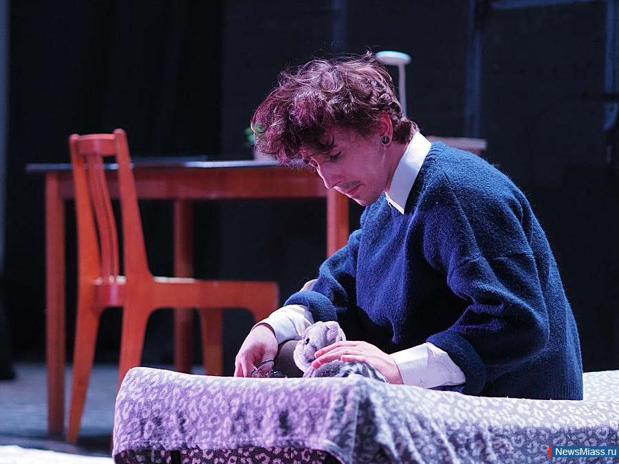 ��������� "����" ������ �������� ������ � ����������� ���������. �������� ����������� ��������� � ���������� �� ������, ���������� � ������������� ����������� ���� ���������� ������ - ������, ������� � ���������