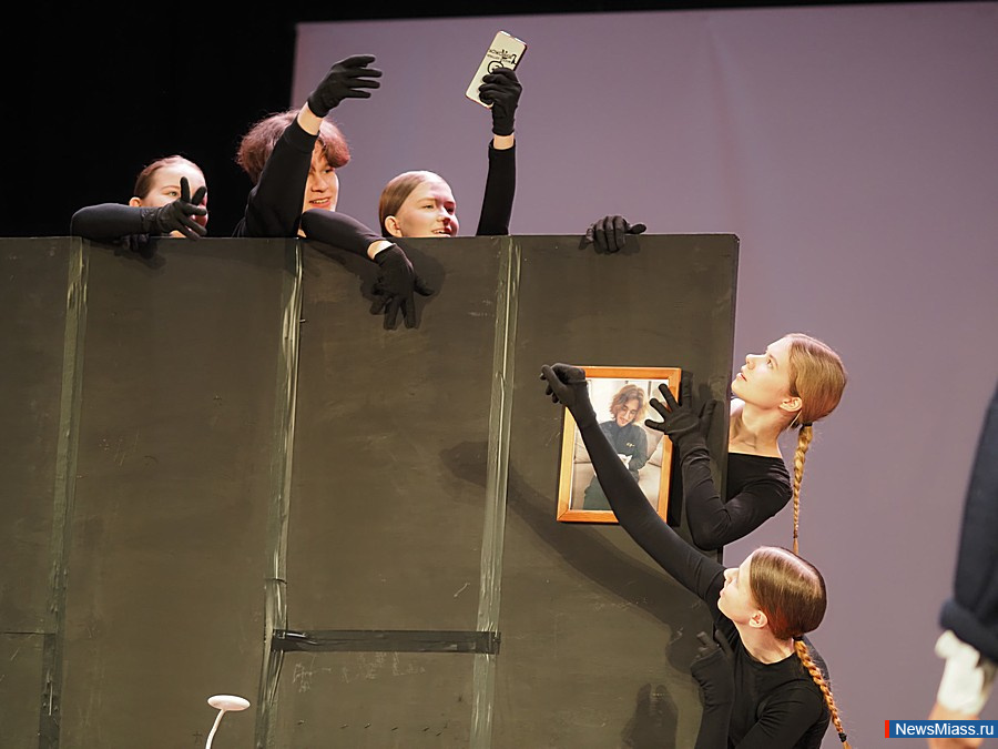 ��������� "����" ������ �������� ������ � ����������� ���������. �������� ����������� ��������� � ���������� �� ������, ���������� � ������������� ����������� ���� ���������� ������ - ������, ������� � ���������