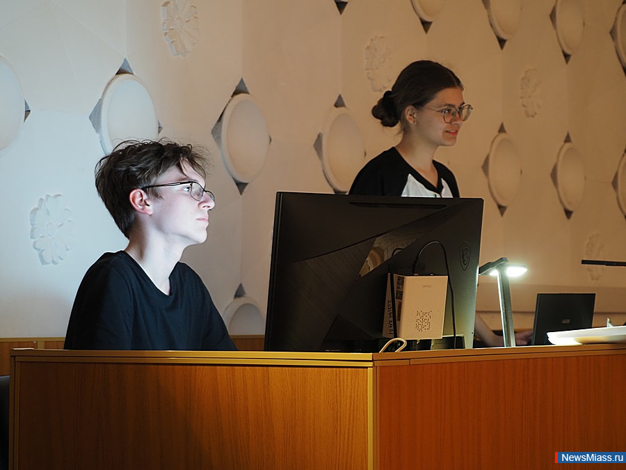 ��������� "����" ������ �������� ������ � ����������� ���������. �������� ����������� ��������� � ���������� �� ������, ���������� � ������������� ����������� ���� ���������� ������ - ������, ������� � ���������