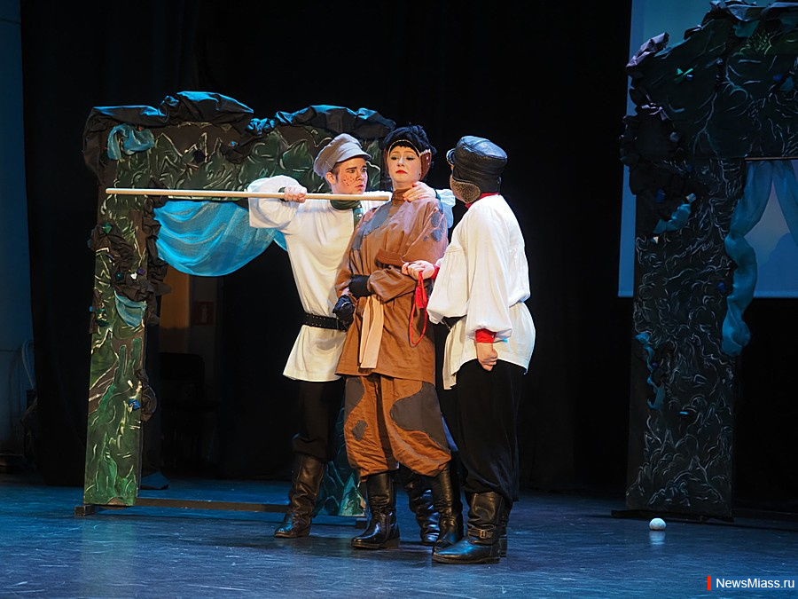 ��������� "����" ������ �������� ������ � ����������� ���������. �������� ����������� ��������� � ���������� �� ������, ���������� � ������������� ����������� ���� ���������� ������ - ������, ������� � ���������