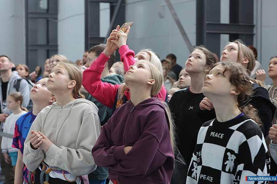 ����� 200 ���������� ��������� � ����� �� ������������. ���������� �� ������, ����������, ������� � ������� ����������� �� ������ ����������