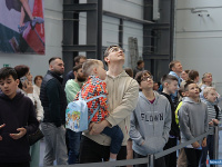 ����� 200 ���������� ��������� � ����� �� ������������