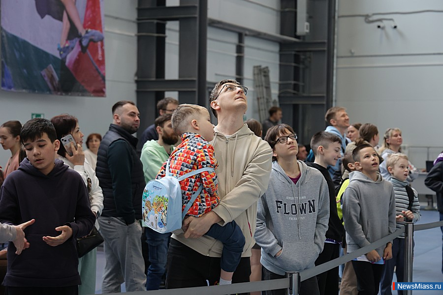 ����� 200 ���������� ��������� � ����� �� ������������. ���������� �� ������, ����������, ������� � ������� ����������� �� ������ ����������