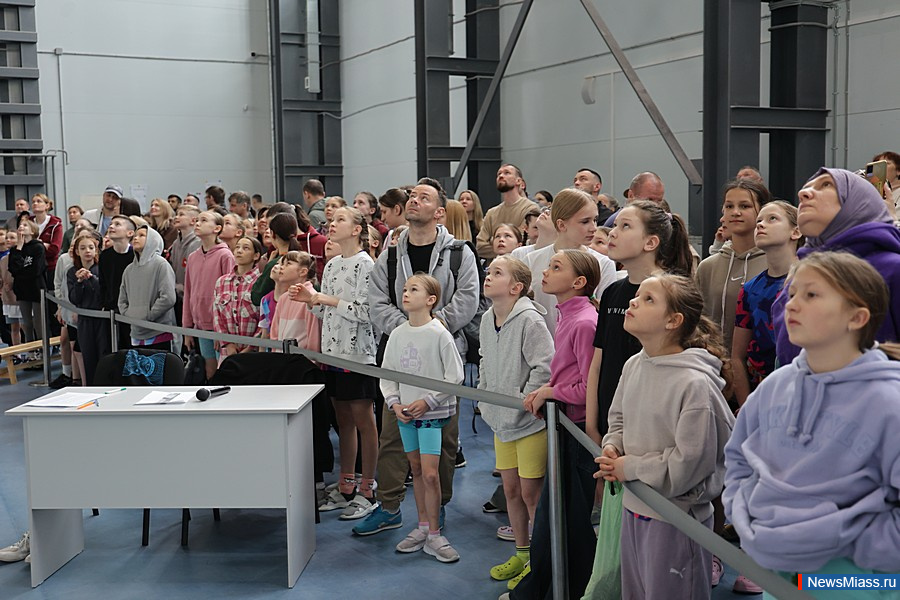 ����� 200 ���������� ��������� � ����� �� ������������. ���������� �� ������, ����������, ������� � ������� ����������� �� ������ ����������