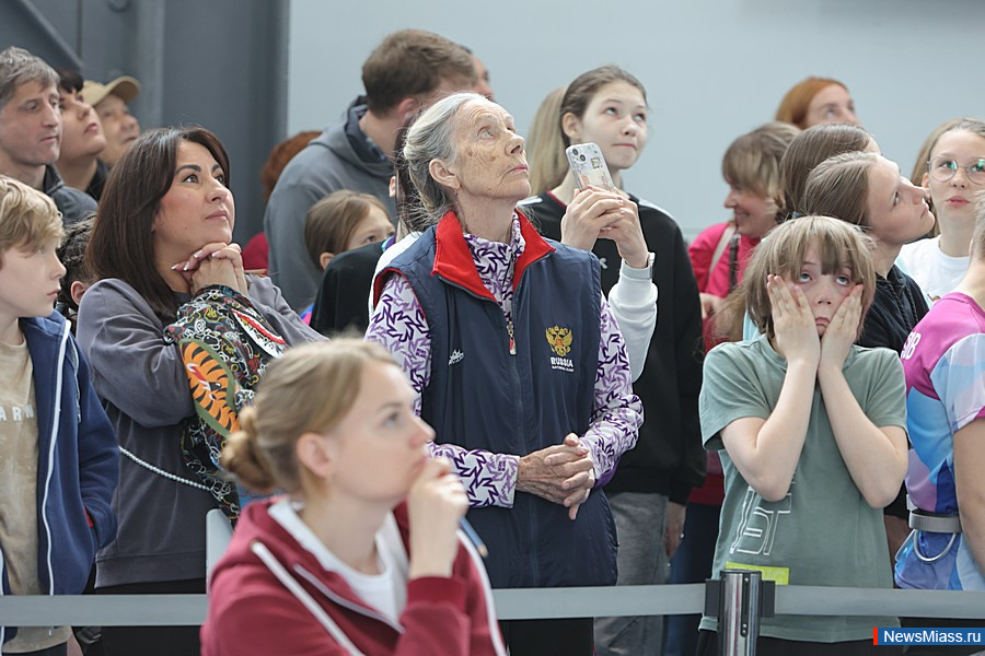 ����� 200 ���������� ��������� � ����� �� ������������. ���������� �� ������, ����������, ������� � ������� ����������� �� ������ ����������