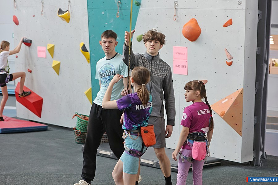 ����� 200 ���������� ��������� � ����� �� ������������. ���������� �� ������, ����������, ������� � ������� ����������� �� ������ ����������