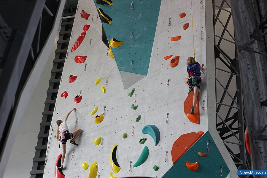 ����� 200 ���������� ��������� � ����� �� ������������. ���������� �� ������, ����������, ������� � ������� ����������� �� ������ ����������