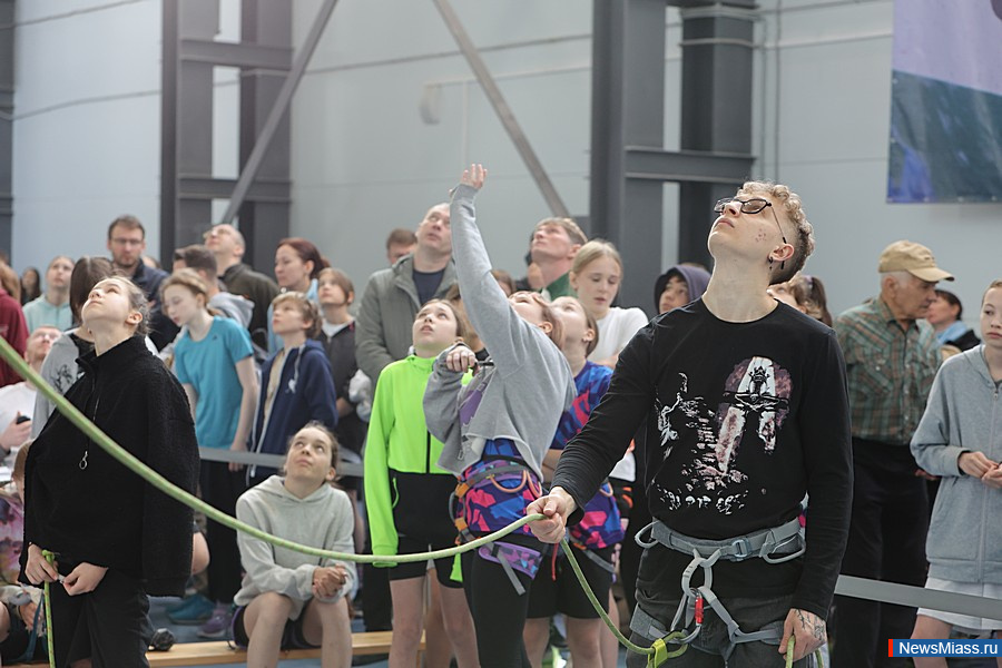 ����� 200 ���������� ��������� � ����� �� ������������. ���������� �� ������, ����������, ������� � ������� ����������� �� ������ ����������