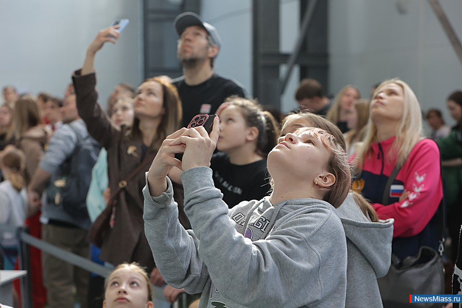 ����� 200 ���������� ��������� � ����� �� ������������. ���������� �� ������, ����������, ������� � ������� ����������� �� ������ ����������