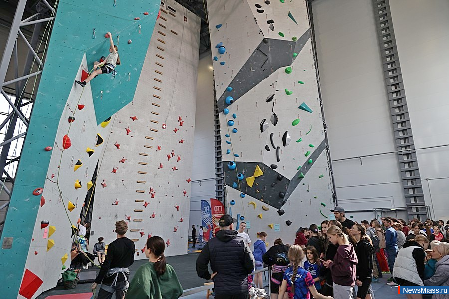 ����� 200 ���������� ��������� � ����� �� ������������. ���������� �� ������, ����������, ������� � ������� ����������� �� ������ ����������