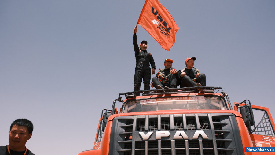 ������� "Ural Motorsport" ������ ������ ����� �� ������������� �����. ������� �������������� ������ "����" ������� ��������� ����������� �� ������������� �����-����� "Taklimakan Rally 2026"