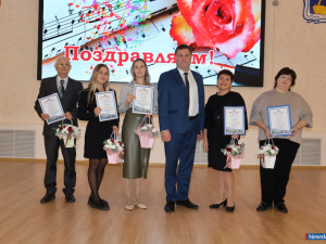 Педагогов школ искусств Миасса поздравили с Днём учителя